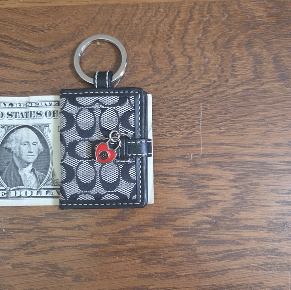 Coach Photo Album Keychain with Heart Charm NWOT - Picture 4 of 6